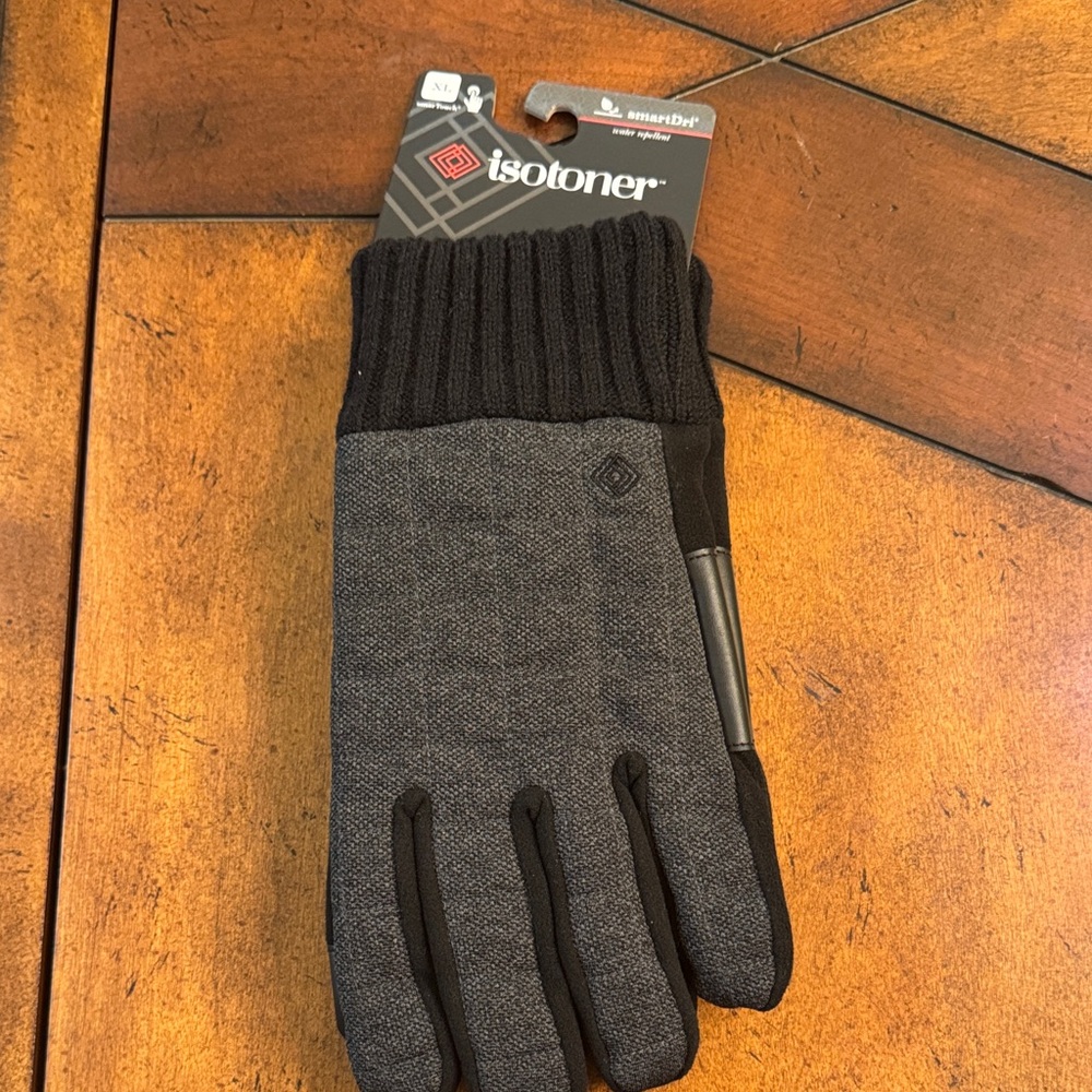 Isotoner Men's Gray and Black Winter Gloves